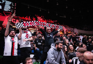 אוהדי בשיקטאש (צילום: GettyImages)