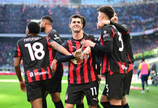 שחקני מילאן חוגגים עם כריסטיאן פולישיץ' (צילום: רויטרס)