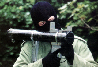  לוחם IRA, הצבא הרפובליקני האירי (צילום: רויטרס)