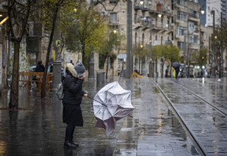 מזג אוויר גשום, גשם, ירושלים (צילום: חיים גולדברג/פלאש 90)