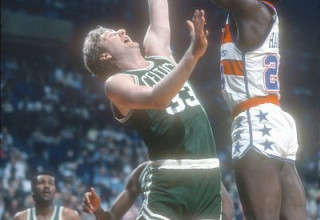 ספנסר הייווד מעל לארי בירד (צילום: Focus On Sport / Contributor)