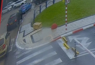 הרגע בו נעצר גנב הרכב  (צילום: צילום מסך מצלמות אבטחה)