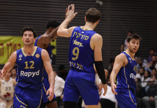 רומן סורקין, ג'ון דיברתולומיאו, תמיר בלאט, ג'יילן הורד, מכבי תל אביב (צילום: מאור אלקסלסי)