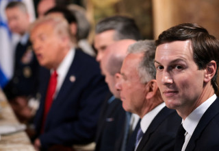 ג'ארד קושנר במהלך הפגישה עם דונלד טראמפ ובנימין נתניהו (צילום: רויטרס)