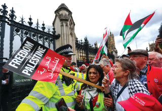 הפגנה אנטי-ישראלית פרו-פלסטינית בלונדון (צילום: רויטרס)