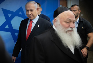 יצחק גולדקנופף ובנימין נתניהו (צילום: חיים גולדברג/פלאש 90)