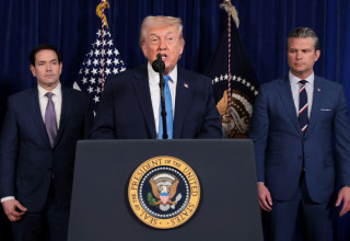 דונלד טראמפ במסיבת עיתונאים לאחר ההשתלטות על ונצואלה (צילום: REUTERS/Jonathan Ernst)