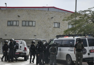 המשטרה פועלת בתראבין  (צילום: דודו גרינשפן, פלאש 90)