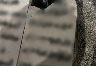 מצבות שהושחתו בבית העלמין המוסלמי בירושלים (צילום: דוברות המשטרה)