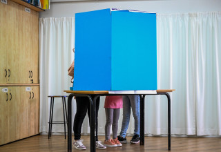 הצבעה בבחירות (צילום: פלאש 90)