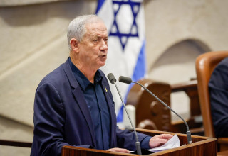 בני גנץ בדיון 40 חתימות (צילום: נועם מושקוביץ דוברות הכנסת)