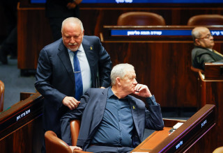 בני גנץ, אביגדור ליברמן בישיבת 40 חתימות (צילום: נועם מושקוביץ, דוברות הכנסת)