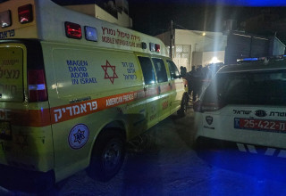 משטרה ומד"א בזירת הירי בנצרת (צילום: תיעוד מבצעי מד"א)