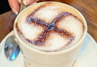 קפה עם צלב קרס (צילום: רשתות חברתיות, שימוש לפי סעיף 27 א')