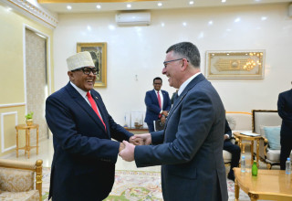 שר החוץ גדעון סער, נשיא סומלילנד אבדירחמן מוחמד עבדילאהי  (צילום:  שלומי אמסלם, לע"מ)