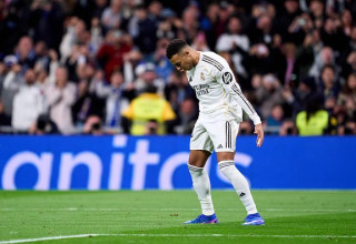 אמבפה חוגג עם התנועה המפורסמת של רונאלדו (צילום: Mateo Villalba / Contributor)