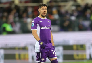 מנור סולומון במדי פיורנטינה (צילום: אימג'בנק  GettyImages, Gabriele Maltinti)