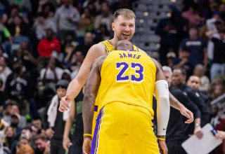 שלשות משוגעות שגגרמו ללברון להשתחוות. לוקה (צילום: רויטרס)