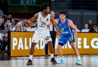 שחקן מכבי תל אביב, ג'ון דיברתולומאו, מול שחקן ריאל מדריד, אנדרס פליס (צילום: GettyImages, Eurasia Sport Images)