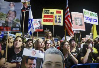 עצרת בכיכר החטופים (צילום: מרים אלסטר פלאש 90)