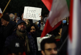 המחאה באיראן (צילום: HENRY NICHOLLS / AFP via Getty Images)