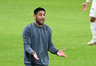 מאמן הפועל תל אביב, אליניב ברדה (צילום: ברני ארדוב)