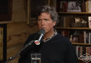 טאקר קרלסון (צילום: צילום מסך יוטיוב)