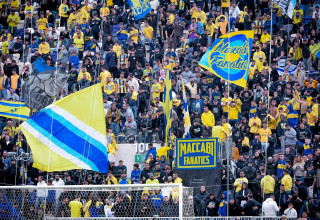 אוהדי מכבי תל אביב (צילום: אריאל שלום)