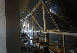 קריסת חלק ממבנה המשמש את מסעדת אזורה בנהריה (צילום: דוברות עיריית נהריה)