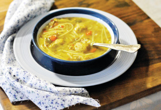 מרק כוסמת, עדשים וכופתאות (צילום: פסקל פרץ-רובין)