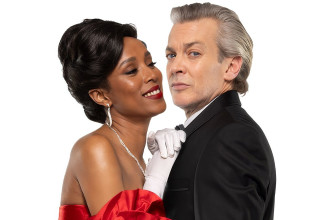 אסתר רדא ומוקי במחזמר "אישה יפה" (צילום: שי יחזקאל)