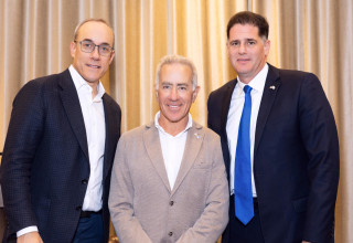 מימין לשמאל: רון דרמר, סילבן אדמס ודן סינור (צילום: תום טרייסי)