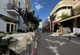 נחלת בנימין ביום. נוף תל אביבי סטנדרטי למדי (צילום: דן עזרא)