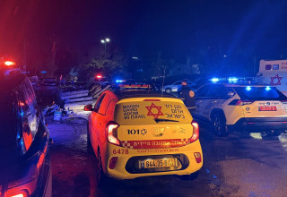 תיעוד מזירת הירי בחדרה  (צילום: דוברות מד"א)