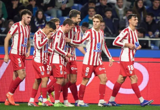 הכריע. גריזמן חוגג עם החברים (צילום: GettyImages, Jose Manuel Alvarez Rey)