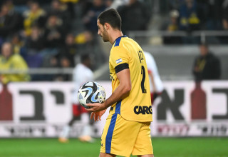 שחקן מכבי תל אביב אבישי כהן (צילום: ברני ארדוב)