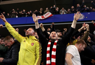 אוהדי ארסנל בסטמפורד ברידג' (צילום: Alex Pantling)