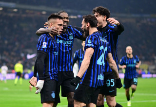 שחקני אינטר חוגגים עם לאוטרו מרטינס (צילום: רויטרס)