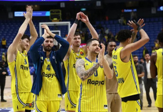 סוף להפסדים. שחקני מכבי תל אביב (צילום: דני מרון)