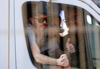 האחים קוניו, דוד קוניו ואריאל קוניו, בשחרורם מהשבי (צילום: REUTERS/Hannah McKay)