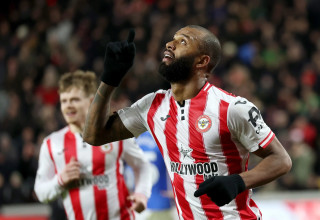 איגור טיאגו שחקן ברנטפורד חוגג שער (צילום: GettyImages, Eddie Keogh)