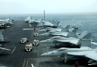  נושאת מטוסים אברהם לינקולן (צילום: רויטרס)