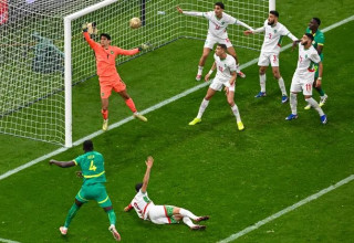 שותף לדרמה. סק נוגח למשקוף (צילום: אימג'בנק  GettyImages, PAUL ELLIS/AFP)