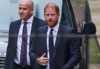 הנסיך הארי בתחילת המשפט נגד מו"ל הדיילי מייל (צילום: רויטרס)