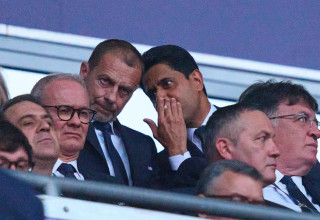 נאסר אל חלאיפי עם נשיא אופ"א, אלכסנדר צ'פרין (צילום: GettyImages, EyesWideOpen)