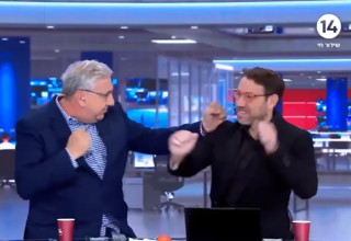 יעקב ברדוגו ויהודה שלזינגר רוקדים לקול נאום טראמפ (צילום: צילום מסך מתוך עכשיו 14)