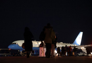 אייר פורס וואן שב לבסיס ג’וינט בייס אנדרוז (צילום: רויטרס)