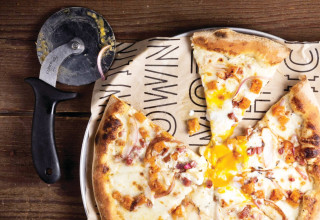 פיצה עם ביצה, "נונו" הרצליה (צילום: יח"צ)