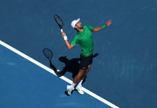 טיול בדרך לסיבוב השלישי. ג'וקוביץ' (צילום: רויטרס)