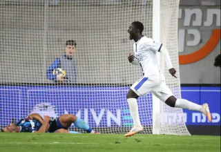 טאבי קבע שווין מוצדק וסידר לעומר פרץ שיא מועדון (צילום: ברני ארדוב)